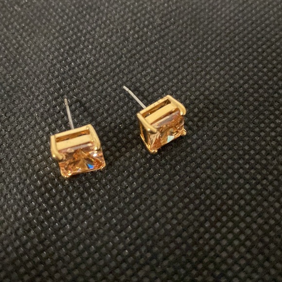 Vintage citrine stone in gold tone setting pierced earrings - Picture 3 of 6